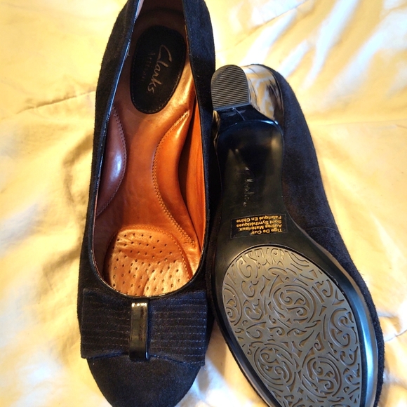 Clark's super soft heels - Picture 2 of 5